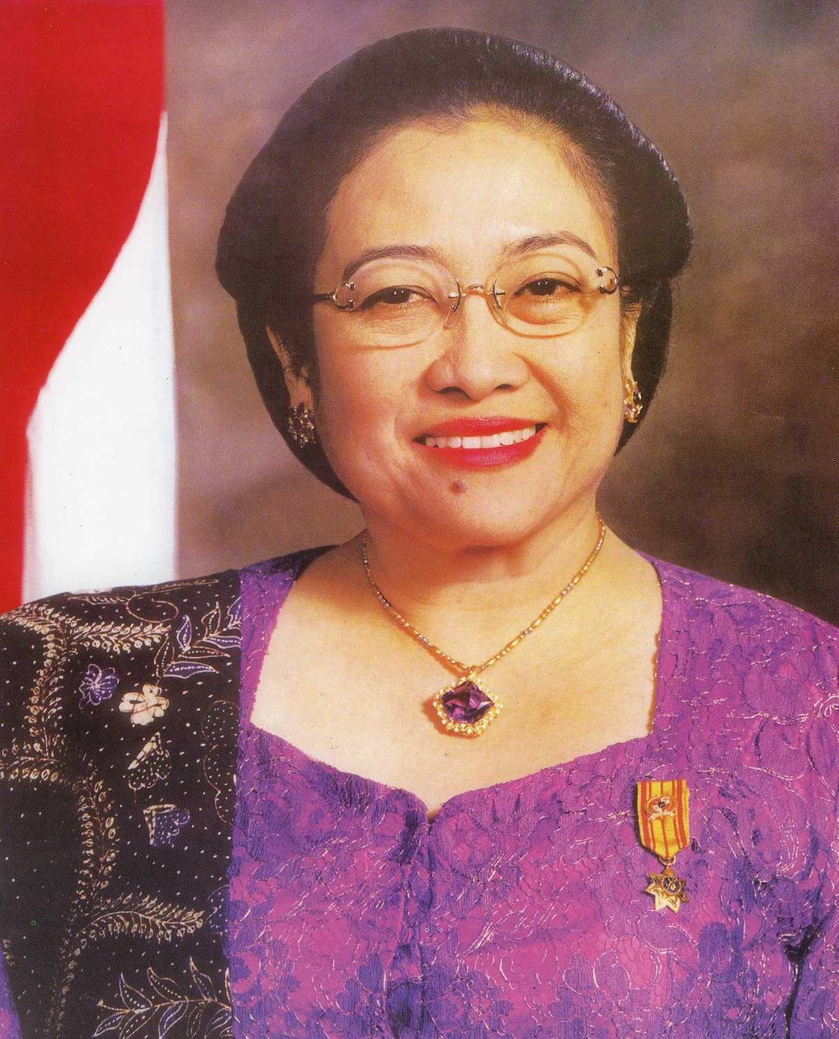 Mengenal Biografi Megawati Soekarnoputri: Perjalanan Politik dan Kehidupan Pribadi 1 mengenal biografi megawati soekarnoputri perjalanan politik dan kehidupan pribadi