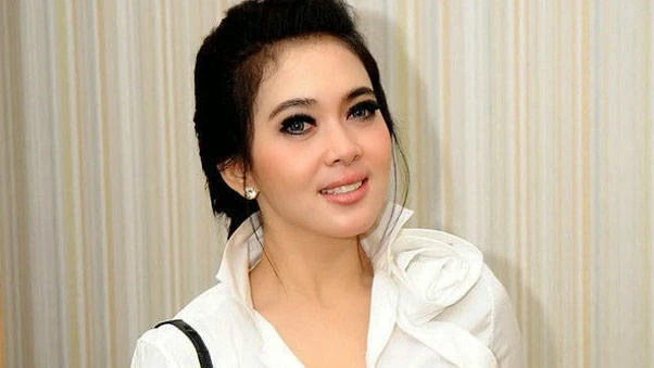 Syahrini: Biografi, Karier, dan Kesuksesan 1 syahrini biografi karier dan kesuksesan