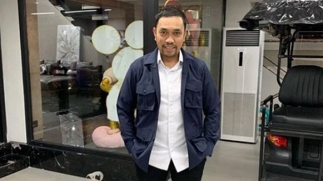 Transformasi Ahmad Sahroni: Dari Sederhana ke Sukses 1 transformasi ahmad sahroni dari sederhana ke sukses