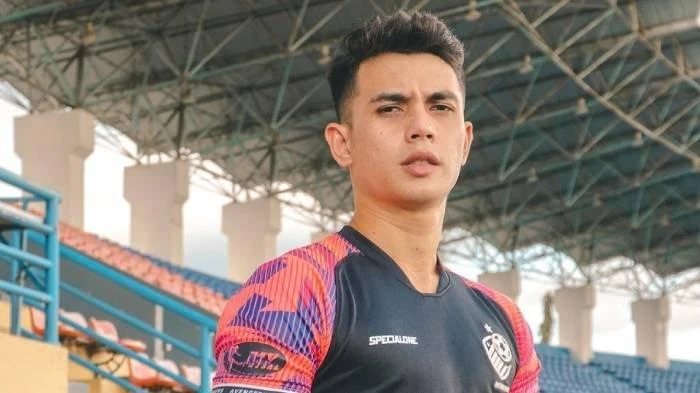 Nadeo Argawinata: Profil dan Perjalanan Karier Penjaga Gawang Timnas 1 nadeo argawinata profil dan perjalanan karier penjaga gawang timnas
