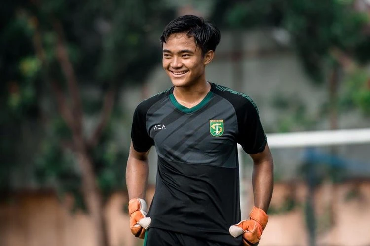 Profil Ernando Ari: Karir dan Prestasi Penjaga Gawang Muda Indonesia 1 profil ernando ari karir dan prestasi penjaga gawang muda indonesia