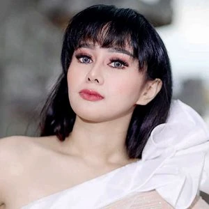 faq - Biografi Denise Chariesta: Perjalanan Spiritual & Bisnis